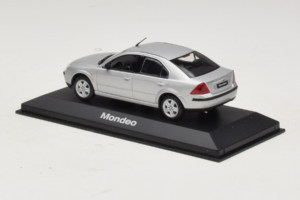 Ford Mondeo Mk3 Sedans Sudrabs Minichamps 1:43 MONDEO005 Metāls — attēls 3 no 4