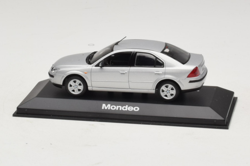 Ford Mondeo Mk3 Sedans Sudrabs Minichamps 1:43 MONDEO005 Metāls