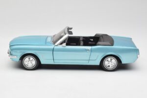 Ford Mustang Kabriolets Arcadian Blue Revell 1:18 8832-F1 Metāls — attēls 4 no 8
