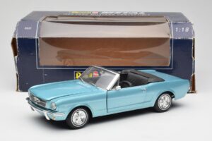 Ford Mustang Kabriolets Arcadian Blue Revell 1:18 8832-F1 Metāls — attēls 8 no 8