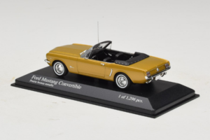 Ford Mustang Kabriolets Zeltains Minichamps 1:43 400082432 Metāls — attēls 3 no 4