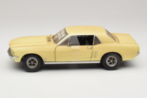 Ford Mustang Coupe Dzeltens The Walking Dead Greenlight 1:18 12958 Metāls — attēls 4 no 8