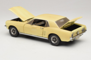 Ford Mustang Coupe Dzeltens The Walking Dead Greenlight 1:18 12958 Metāls — attēls 5 no 8