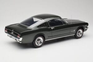 Ford Mustang Fastback Ivy Green Otto 1:12 G079 Sveķi — attēls 2 no 6