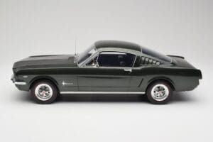 Ford Mustang Fastback Ivy Green Otto 1:12 G079 Sveķi — attēls 3 no 6