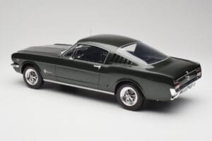 Ford Mustang Fastback Ivy Green Otto 1:12 G079 Sveķi — attēls 5 no 6