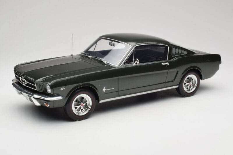 Ford Mustang Fastback Ivy Green Otto 1:12 G079 Sveķi