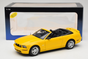 Ford Mustang GT S197 Kabriolets Screaming Yellow AUTOart 1:18 73062 Metāls — attēls 8 no 8