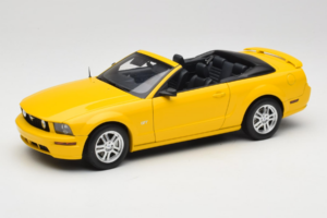 Ford Mustang GT S197 Kabriolets Screaming Yellow AUTOart 1:18 73062 Metāls