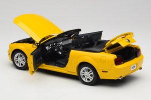 Ford Mustang GT S197 Kabriolets Screaming Yellow AUTOart 1:18 73062 Metāls — attēls 5 no 8