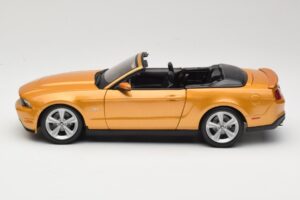 Ford Mustang GT S197 Kabriolets Zeltains Maisto 1:18 31158 Metāls — attēls 3 no 7