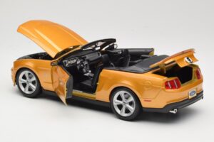 Ford Mustang GT S197 Kabriolets Zeltains Maisto 1:18 31158 Metāls — attēls 4 no 7