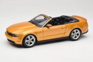 Ford Mustang GT S197 Kabriolets Zeltains Maisto 1:18 31158 Metāls