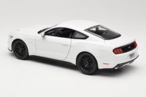 Ford Mustang GT S550 Balts Maisto 1:18 31197 Metāls — attēls 7 no 8