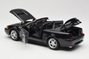 Ford Mustang GT SN95 Kabriolets Melns Maisto 1:18 50328 Metāls — attēls 5 no 8