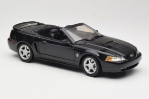Ford Mustang GT SN95 Kabriolets Melns Maisto 1:18 50328 Metāls — attēls 6 no 8