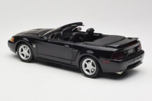 Ford Mustang GT SN95 Kabriolets Melns Maisto 1:18 50328 Metāls — attēls 7 no 8
