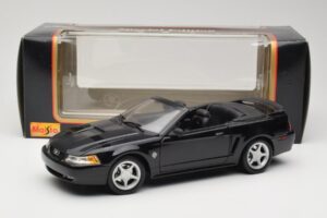 Ford Mustang GT SN95 Kabriolets Melns Maisto 1:18 50328 Metāls — attēls 8 no 8