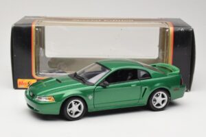 Ford Mustang GT SN95 Zaļš Maisto 1:18 50326 Metāls — attēls 8 no 8