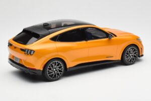 Ford Mustang Mach-E GT Performance Cyber Oranžs Otto 1:18 OT983 Sveķi — attēls 2 no 6
