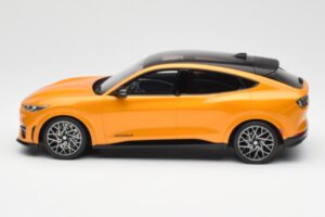 Ford Mustang Mach-E GT Performance Cyber Oranžs Otto 1:18 OT983 Sveķi — attēls 3 no 6