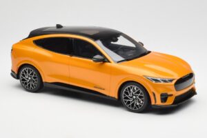 Ford Mustang Mach-E GT Performance Cyber Oranžs Otto 1:18 OT983 Sveķi — attēls 4 no 6