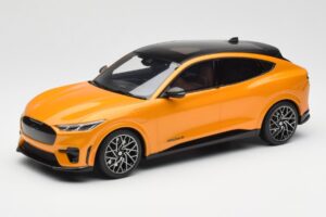 Ford Mustang Mach-E GT Performance Cyber Oranžs Otto 1:18 OT983 Sveķi