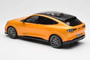 Ford Mustang Mach-E GT Performance Cyber Oranžs Otto 1:18 OT983 Sveķi — attēls 5 no 6