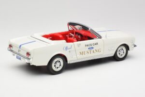 Ford Mustang Pace Car Wimbledon White Solido 1:18 81578 Metāls — attēls 3 no 8
