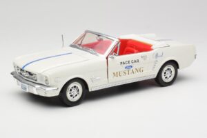 Ford Mustang Pace Car Wimbledon White Solido 1:18 81578 Metāls
