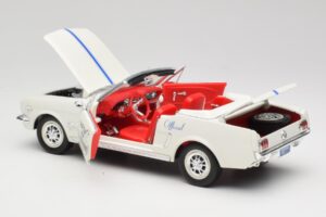 Ford Mustang Pace Car Wimbledon White Solido 1:18 81578 Metāls — attēls 5 no 8