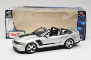 Ford Mustang S197 Roush 427R Kabriolets Sudrabs Maisto 1:18 31669 Metāls — attēls 8 no 8