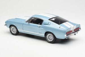 Ford Mustang Shelby GT500 Gaiši Zils Metaliks Ar Baltām Svītrām AUTOart 1:18 72907 Metāls — attēls 7 no 8
