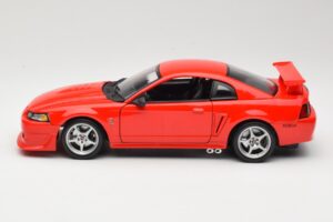 Ford Mustang SVT Cobra R SN95 Sarkans Maisto 1:18 531872 Metāls — attēls 4 no 8