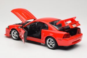 Ford Mustang SVT Cobra R SN95 Sarkans Maisto 1:18 531872 Metāls — attēls 5 no 8
