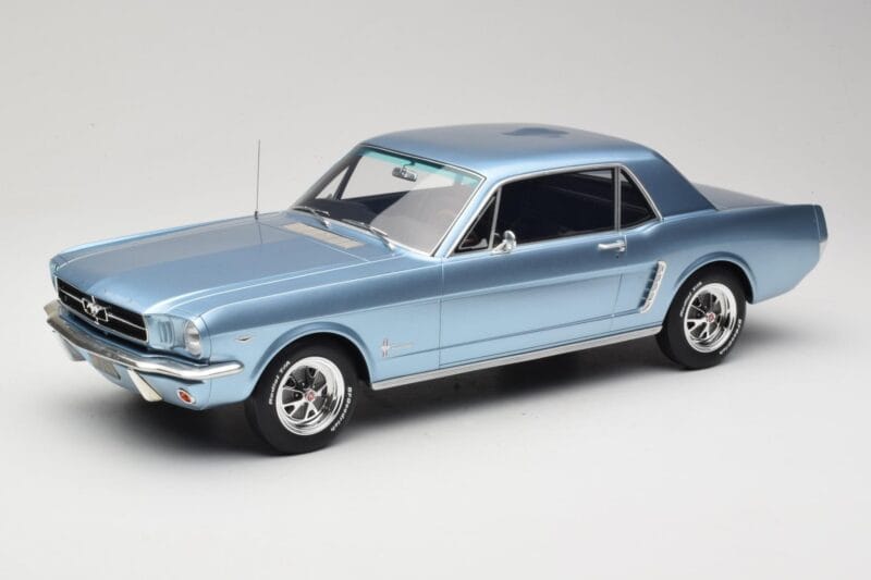Ford Mustang V8 Hardtop Pony GT Silver Blue GT Spirit 1:12 G089 Sveķi