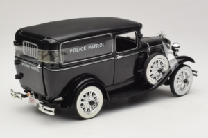 Ford Panel Car Police Patrol Signature Models 1:18 18143 Metāls — attēls 2 no 6