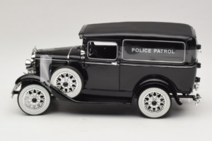 Ford Panel Car Police Patrol Signature Models 1:18 18143 Metāls — attēls 3 no 6