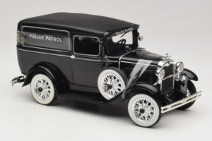 Ford Panel Car Police Patrol Signature Models 1:18 18143 Metāls — attēls 4 no 6