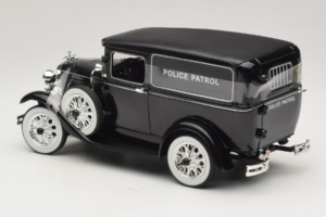 Ford Panel Car Police Patrol Signature Models 1:18 18143 Metāls — attēls 5 no 6