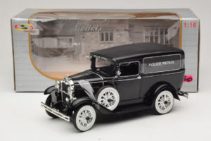 Ford Panel Car Police Patrol Signature Models 1:18 18143 Metāls — attēls 6 no 6