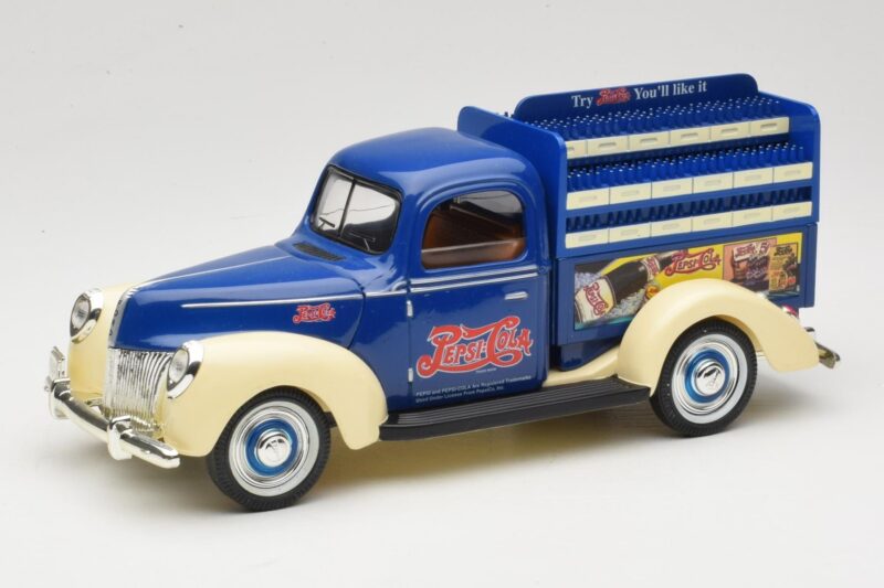 Ford Pepsi-Cola Replica Golden Wheel 1:18 PF351 Metāls