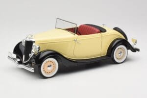 Ford Roadster Dearborn Yellow Solido 1:18 8008 Metāls