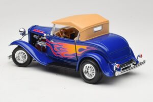 Ford Roadster Street Rod Zils with Fire Road Signature 1:18 92249 Metāls — attēls 7 no 8