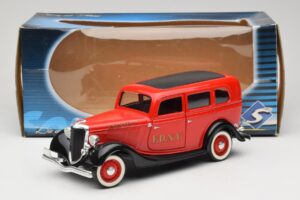 Ford Sedan Sarkans Solido 1:18 8066 Metāls — attēls 8 no 8