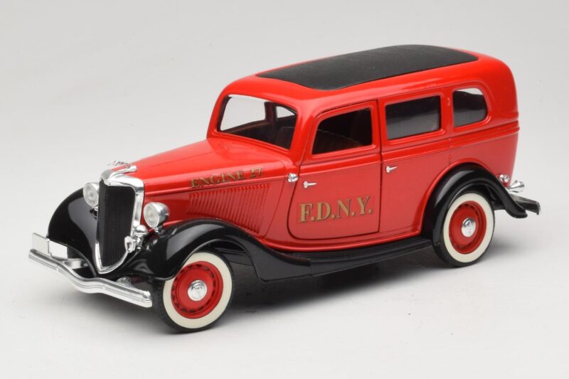 Ford Sedan Sarkans Solido 1:18 8066 Metāls
