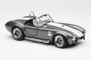 Ford Shelby Cobra 427 S/C Pelēks Metaliks Ar Baltām Svītrām Kyosho 1:18 08045GRW Metāls — attēls 6 no 8