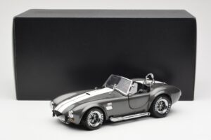 Ford Shelby Cobra 427 S/C Pelēks Metaliks Ar Baltām Svītrām Kyosho 1:18 08045GRW Metāls — attēls 8 no 8