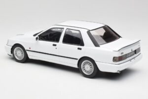 Ford Sierra RS Cosworth 4x4 Balts MCG 1:18 MCG18353 Metāls — attēls 5 no 6