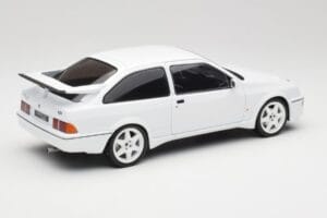 Ford Sierra RS Cosworth Balts IXO 1:18 18CMC121 Metāls — attēls 2 no 6